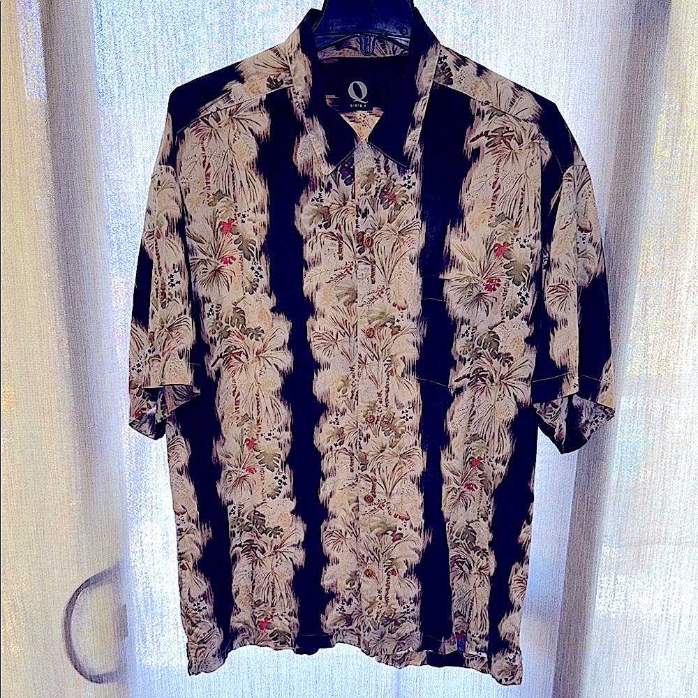 Vintage Hawaii Que Black and Cream Casual Button Down Shirt with Vintage Stripes